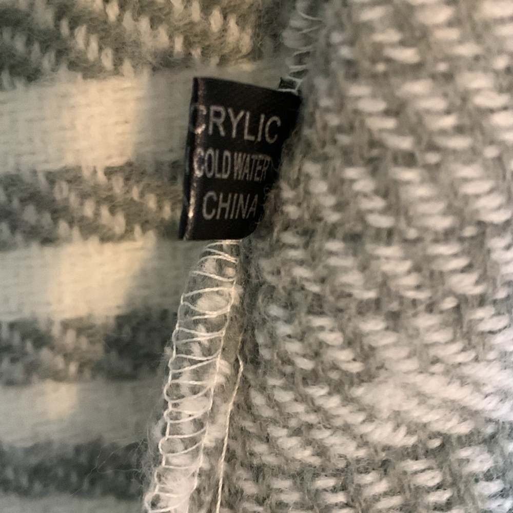 Gray White Woven Striped Poncho Shawl Cape Acrylic One Size Soft Cozy Fringe - Picture 7 of 7